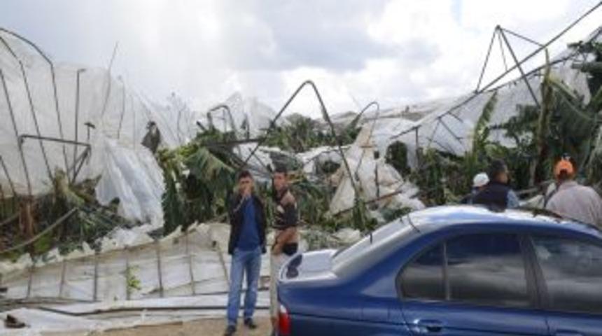 Bozyazı'da Hortum Seralara Zarar Verdi