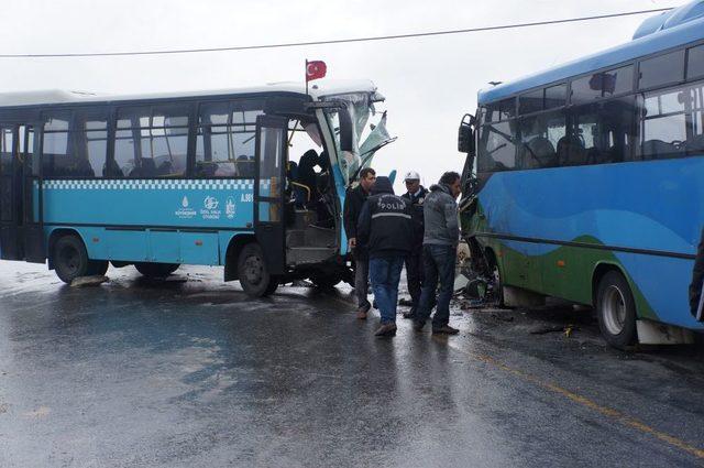 Halk Otobüsleri Çarpıştı: 1 Ölü, 3 Yaralı