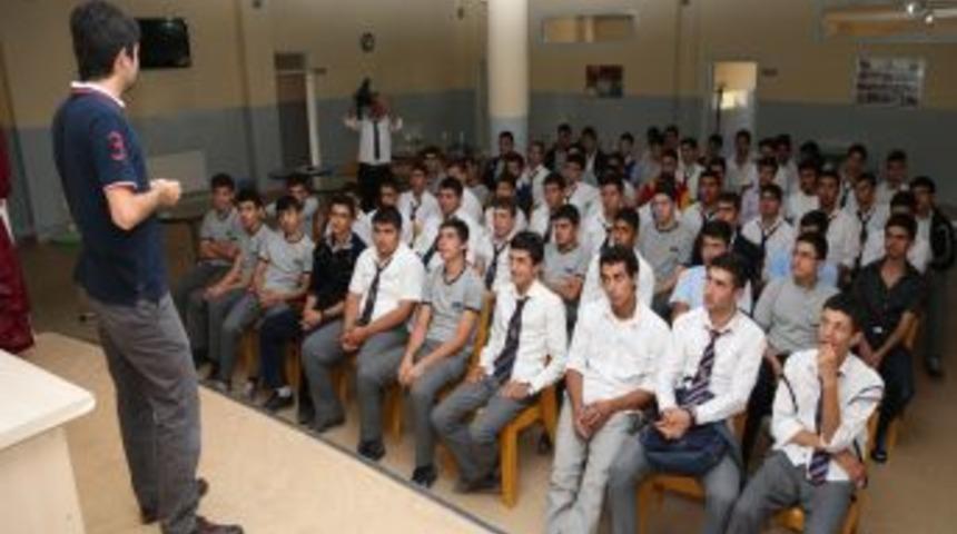 Kişisel Gelişim Seminerleriyle Geleceklerine Y&ouml;n Veriyorlar