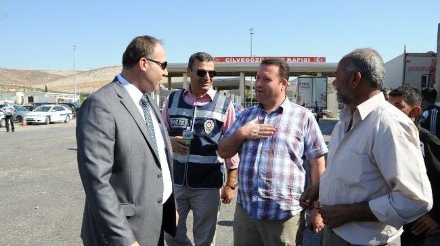 Sınır Kapısında Polisten Bayram S&uuml;prizi