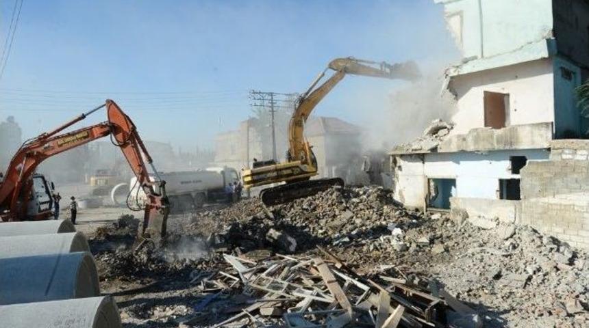 Sakarya’da Yıkım Tam Gaz Sürüyor