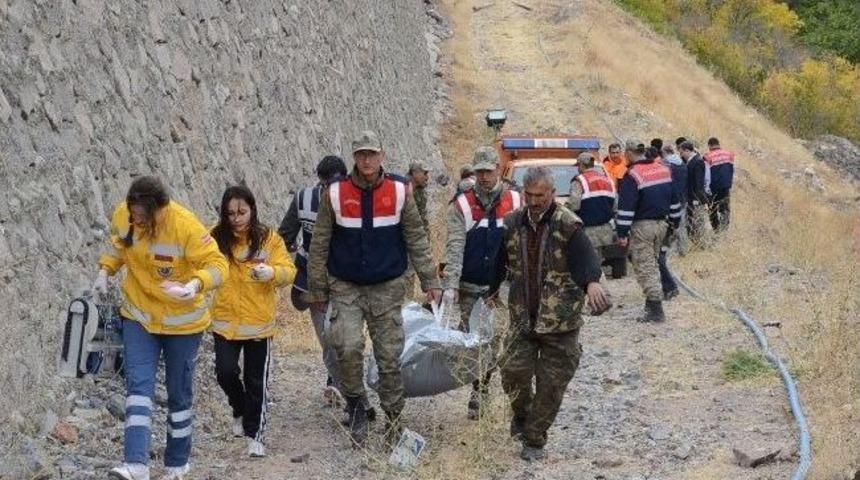 Darende'de bayram dönüşü feci kaza: 3 ölü