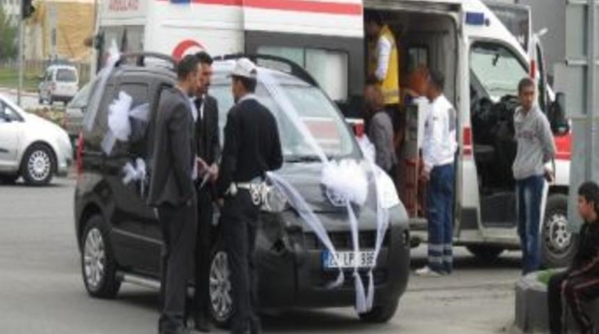 Gelin Arabası Kaza Yaptı