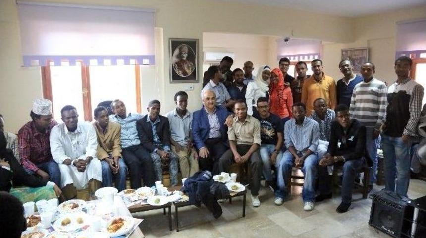 Başkan Yıldırım, Yabancı &Ouml;ğrencilerle Bayramlaştı