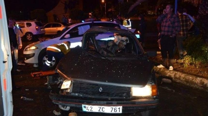 Alanya'da Trafik Kazası: 1 &Ouml;l&uuml;, 4 Yaralı