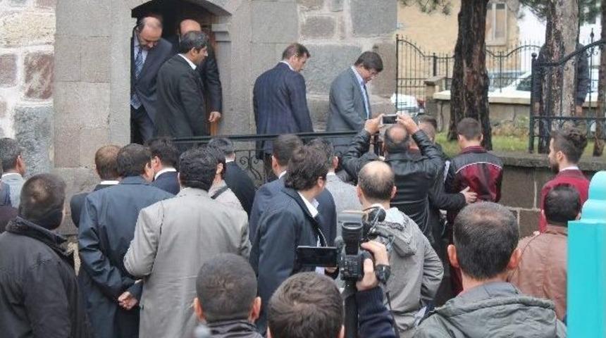 Bakan Davutoğlu Seydişehir&rsquo;de Vatandaşlarla Bayramlaştı