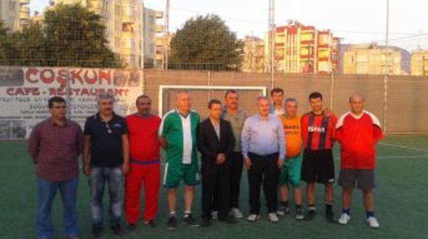 Başkan, &Ccedil;ocukluk Arkadaşları Ile Ma&ccedil; Yaptı