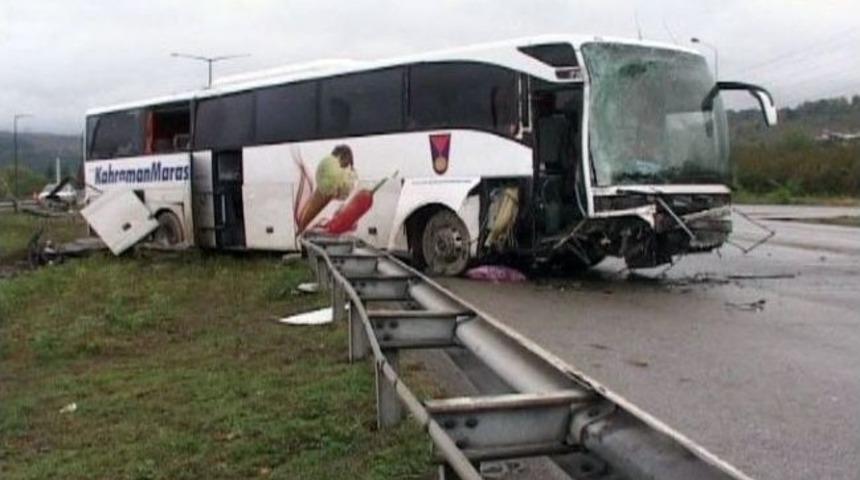 Otob&uuml;s Yoldan &Ccedil;ıktı: 1 &Ouml;l&uuml;