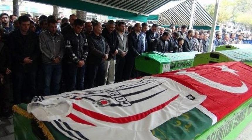 Yangında &Ouml;len 3 Arkadaş Son Yolculuğuna Uğurlandı