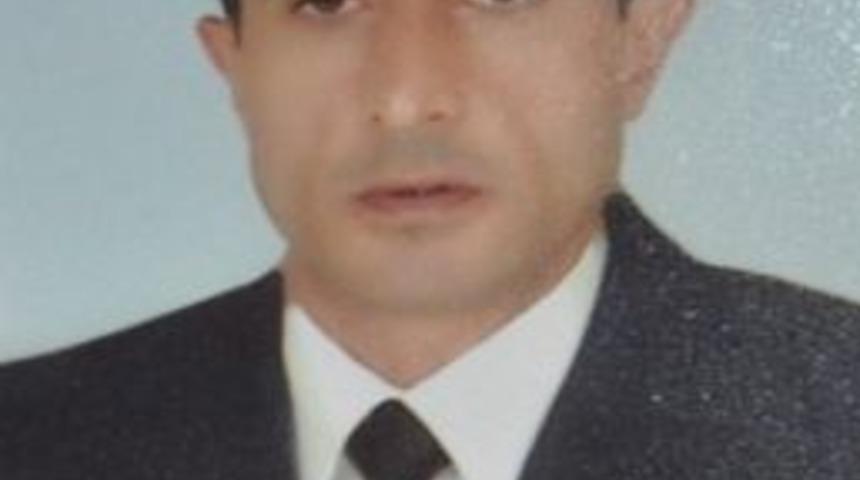 Annesinin Dostunu Gardropta Yakalayıp &Ouml;ld&uuml;rd&uuml;