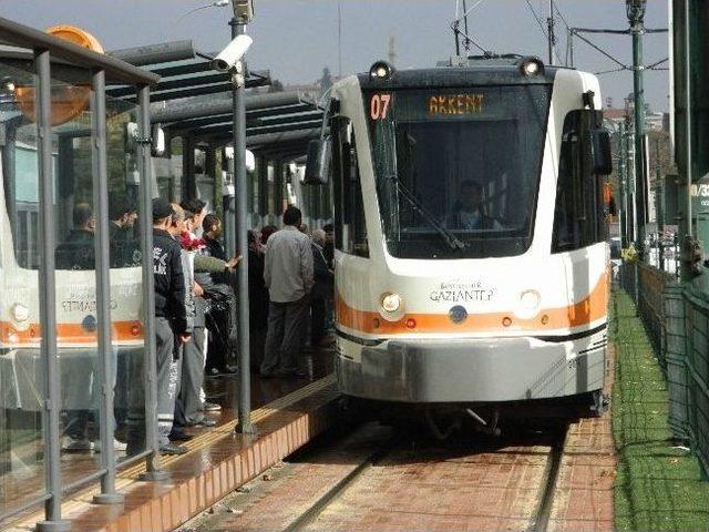 Gaziantepliler Bayram Boyunca Otobüs Ve Tramvaya Ücretsiz Bindi