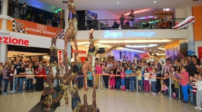 Avm'yi Kenyalılar Bastı