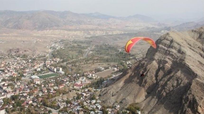 Bayram İ&ccedil;in Atladı