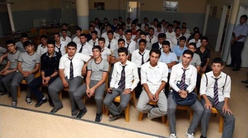 Şehitkamil Belediyesinden &Ouml;ğrencilere 'kişisel Gelişim' Semineri