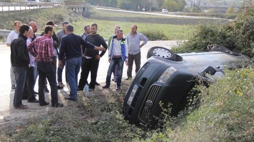 Kamyonetin Lastiği Patladı: 4 Yaralı