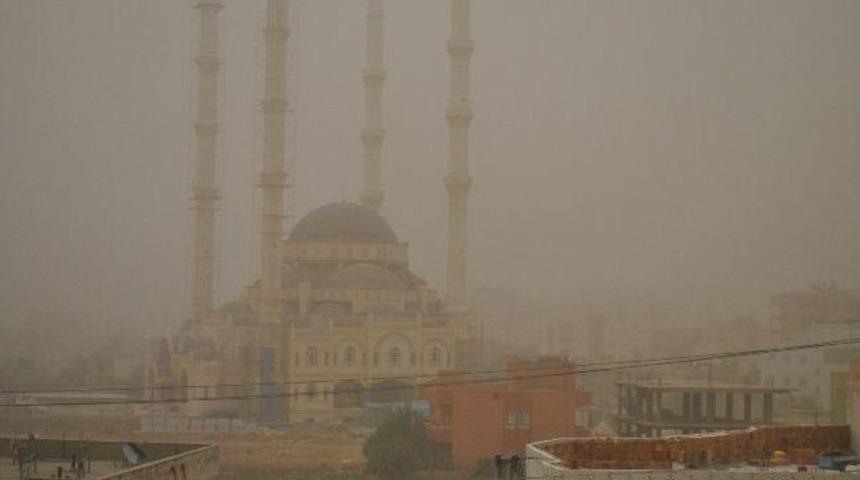 Midyat'ı Toz Bulutu Kapladı