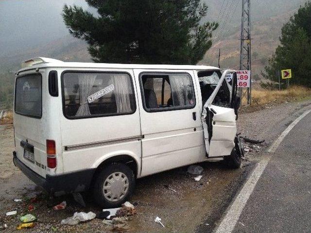 Kahramanmaraş ta trafik kazası: 2 &ouml;l&uuml;, 5 yaralı 1