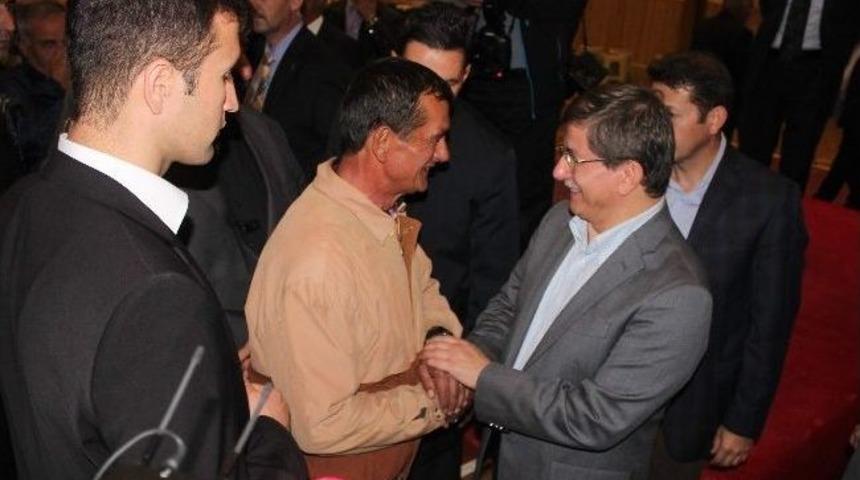 Bakan Davutoğlu, Bayramlaşma Programlarını S&uuml;rd&uuml;rd&uuml;