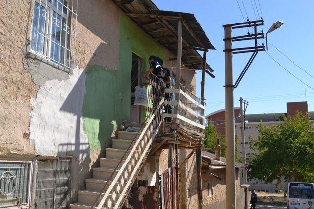 Polis Ekiplerinden Yardıma Muhta&ccedil; Ailelere Kurban Yardımı 1