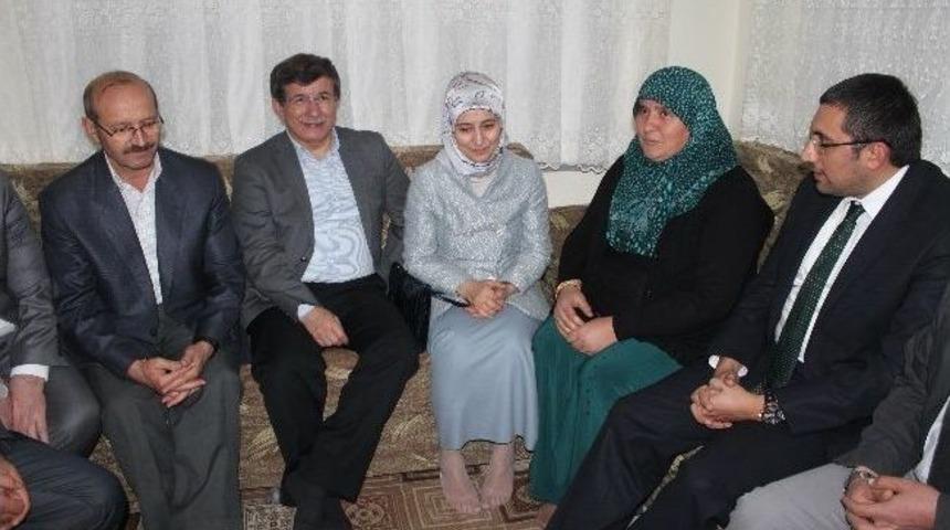 Bakan Davutoğlu, 2 Yıl &Ouml;nce Verdiği &Ccedil;ay İ&ccedil;me S&ouml;z&uuml;n&uuml; Tuttu