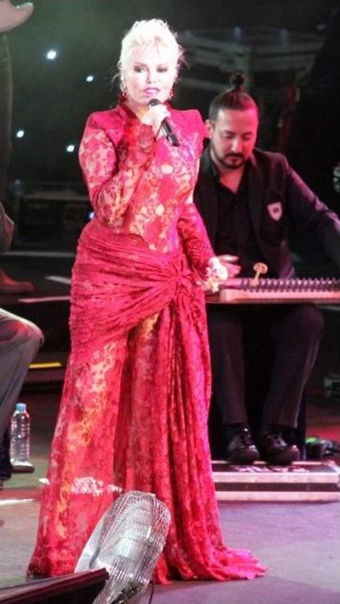 S&uuml;perstar Ajda Pekkan Kemer Rıxos Sungate Otel&rsquo;de Verdiği Konserde İlk Defa Alaturka Şarkılar Seslendirdi