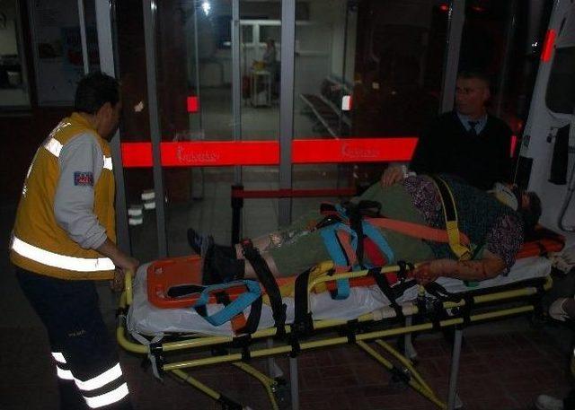 Kamyonet İle &Ccedil;ekici &Ccedil;arpıştı: 4 Yaralı 1