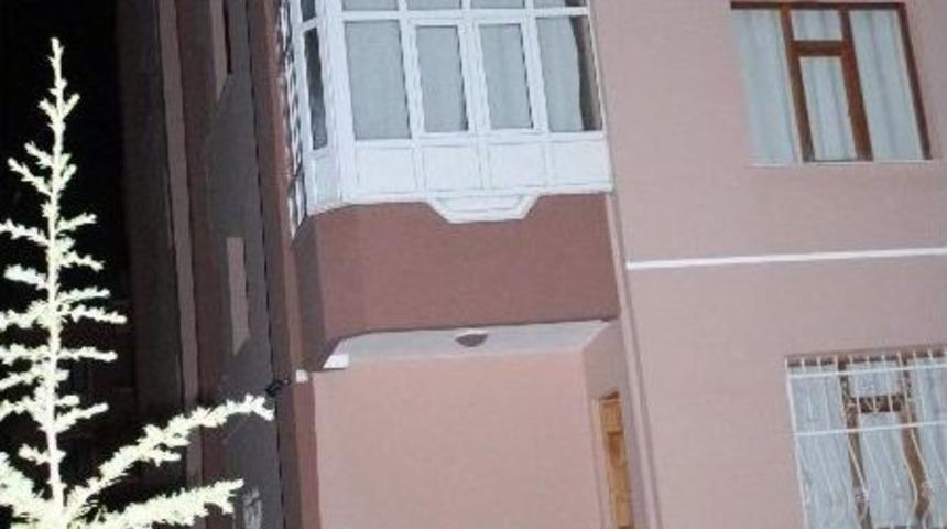 Hırsızdan korkan doktor, mahsur kaldı