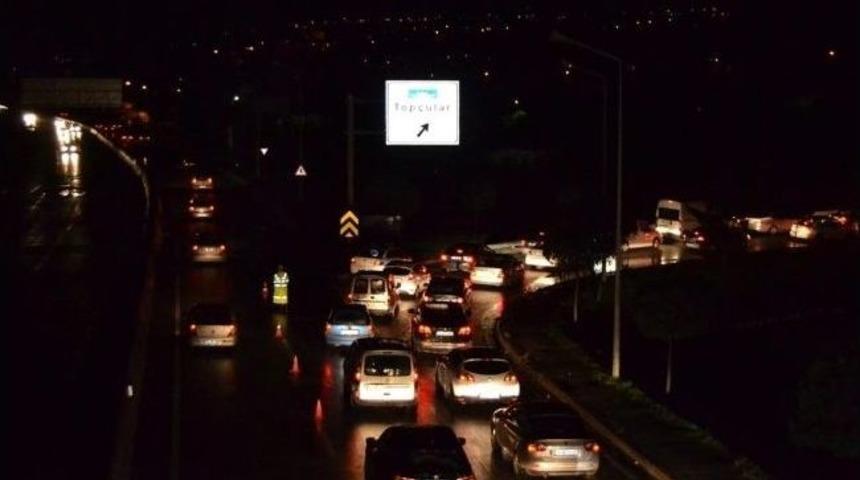 Top&ccedil;ular'da 20 Kilometrelik Ara&ccedil; Kuyruğu