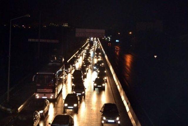 Top&ccedil;ular da 20 Kilometrelik Ara&ccedil; Kuyruğu 1