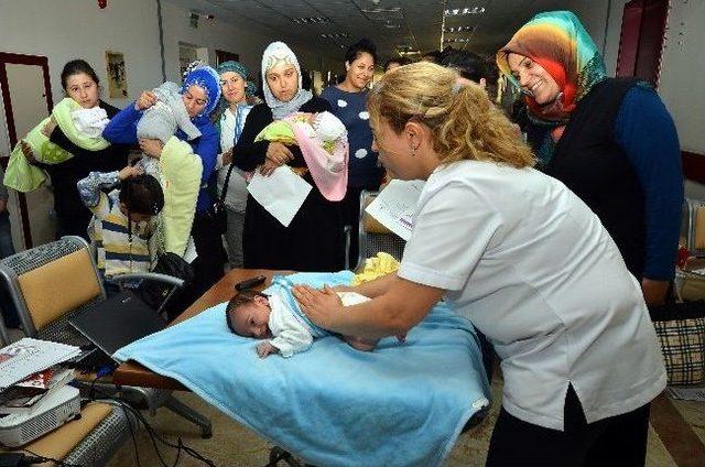 İzmirli Annelere Büyükşehir Belediyesinden Anne Sütü Ve Bebek Masajı Eğitimi