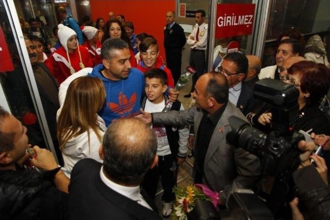 İzmir&rsquo;in Prenseslerine Davullu Zurnalı Karşılama