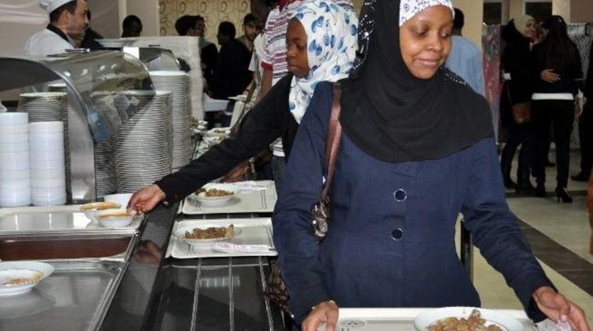 Misafir &Ouml;ğrenciler, Bayram Yemeğinde Buluştu