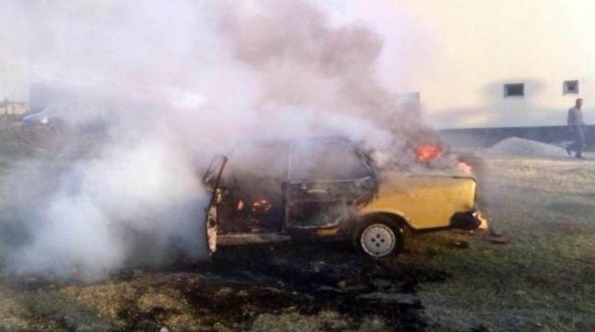 Park Halindeki Otomobil Alev Alev Yandı