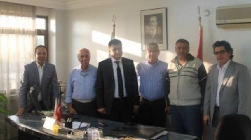 Halkla b&uuml;t&uuml;nleşen Canbolat&rsquo;a destek b&uuml;y&uuml;yor