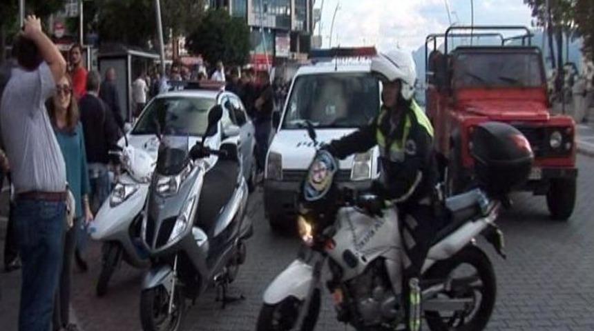 Ceza kesileceğini &ouml;ğrenince ortalığı birbirine kattı