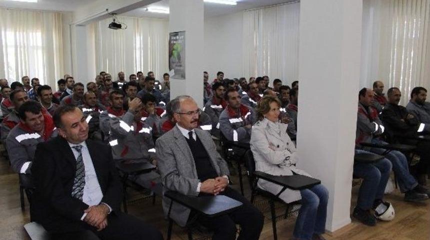 Van &Ccedil;imento Fabrikasında &ldquo;bize Bişey Olmaz Abi" Tiyatro Oyunu Sahnelendi