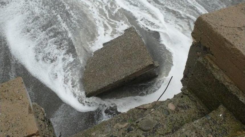 &Ccedil;atalzeytin&rsquo;de Deniz, Karayolu Setini Par&ccedil;aladı