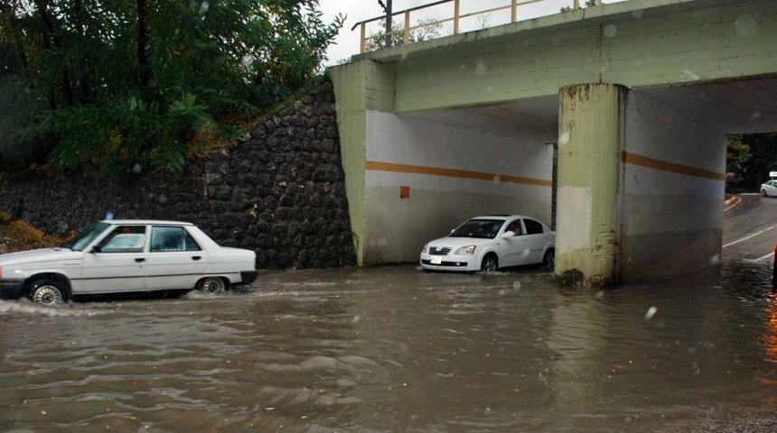 Sapanca'da Alt Ge&ccedil;itler Suyla Doldu
