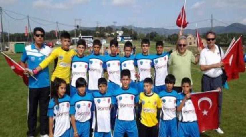 Şanlıurfalı Futbolcu Minikler Barcelona'da D&uuml;nya Birincisi Oldu
