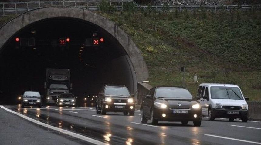 Yağmur S&uuml;r&uuml;c&uuml;lere Zor Anlar Yaşattı
