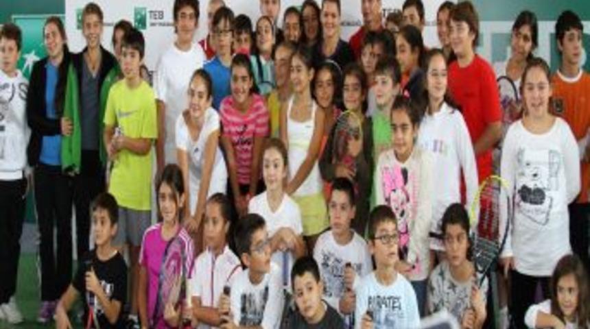 Radwanska, Gen&ccedil; Tenis&ccedil;ilerle Buluştu