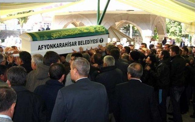 Chp Meclis &Uuml;yesi Karayal&ccedil;ın, Arkadaşının Cenazesine Katıldı 1