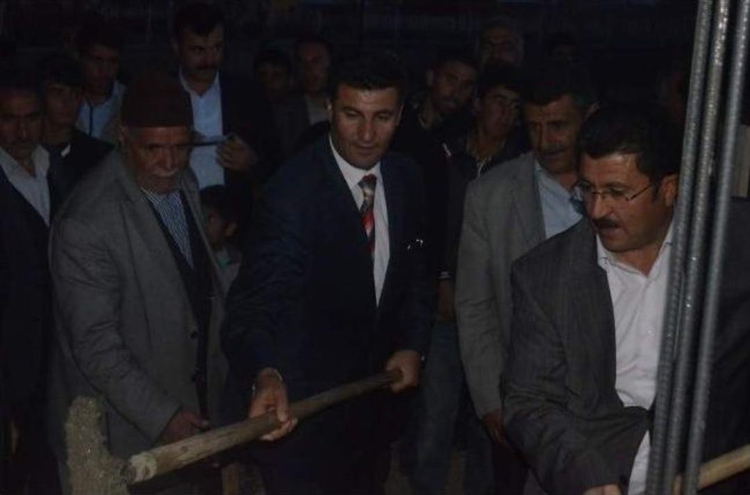 &Ccedil;ift&ccedil;i &Ccedil;aldıran'da Temel Atma T&ouml;renine Katıldı