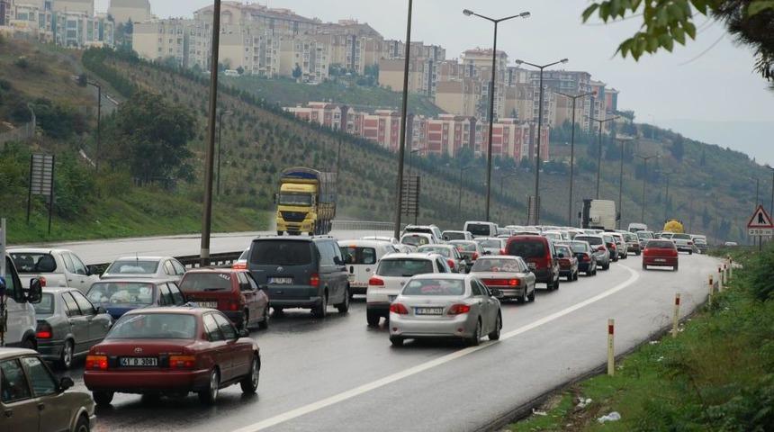 Tatilciler Kocaeli'nde Trafiğe Takıldı