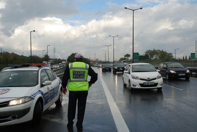 Tatilciler Kocaeli'nde Trafiğe Takıldı