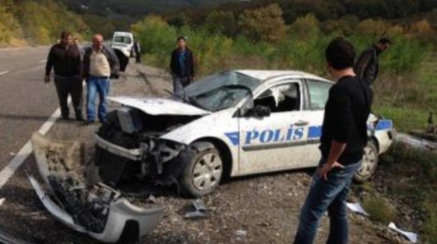 Polis Aracı Devrildi: 2 Yaralı