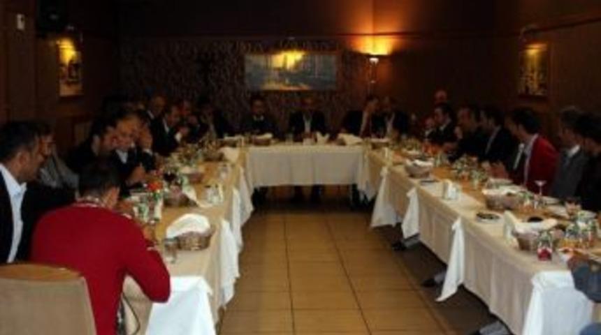 Başkan &Uuml;rg&uuml;p İstanbul Sivaslı Dernekler Federasyonu Y&ouml;netim Kurulu Ve &Uuml;yeleriyle Yemekte Bir Araya Geldi