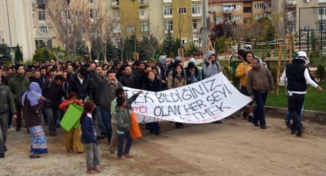 Odt&uuml;&rsquo;de Yol Projesini Protesto Eden Grup Araziye Fidan Dikti