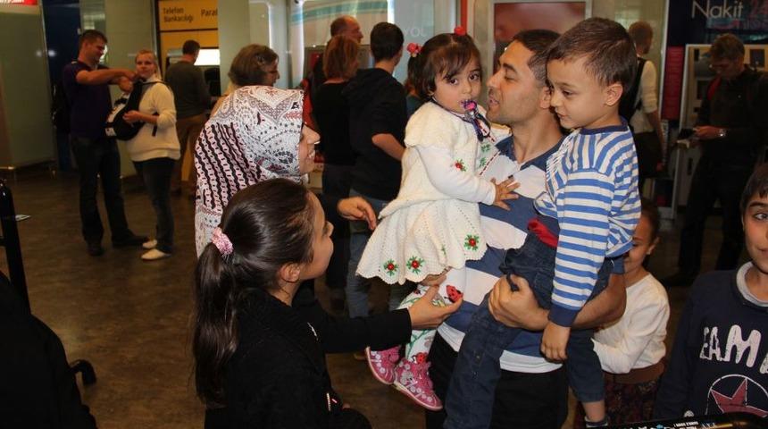 İlk Hacı Kafilesi Yurda D&ouml;nd&uuml;