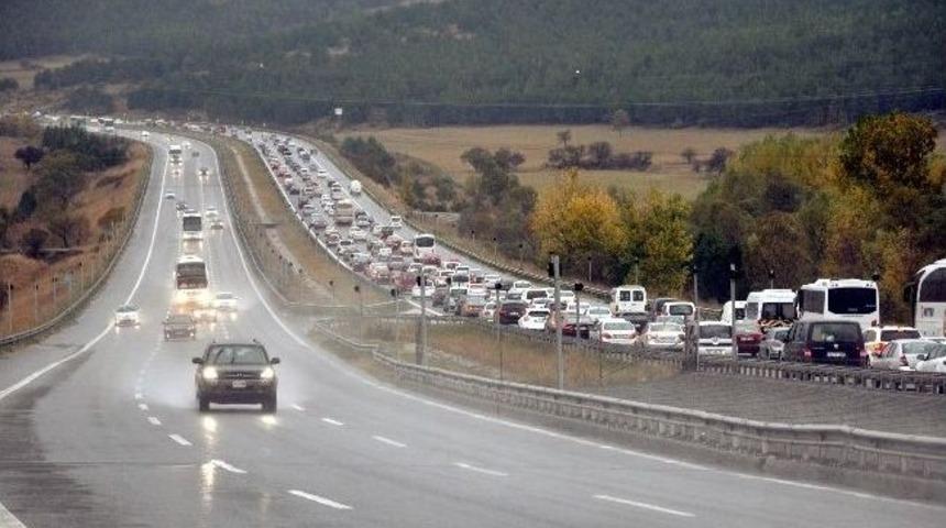 Tem Otoyolu&rsquo;nda 15 Kilometre Ara&ccedil; Kuyruğu Oluştu